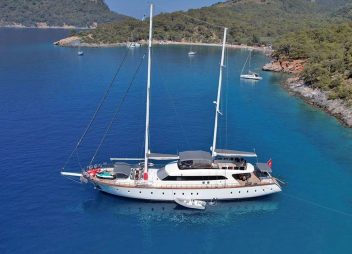 yacht charter Queen of Makri gulet sailing