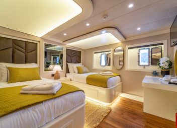 yacht charter Queen of Makri twin cabin