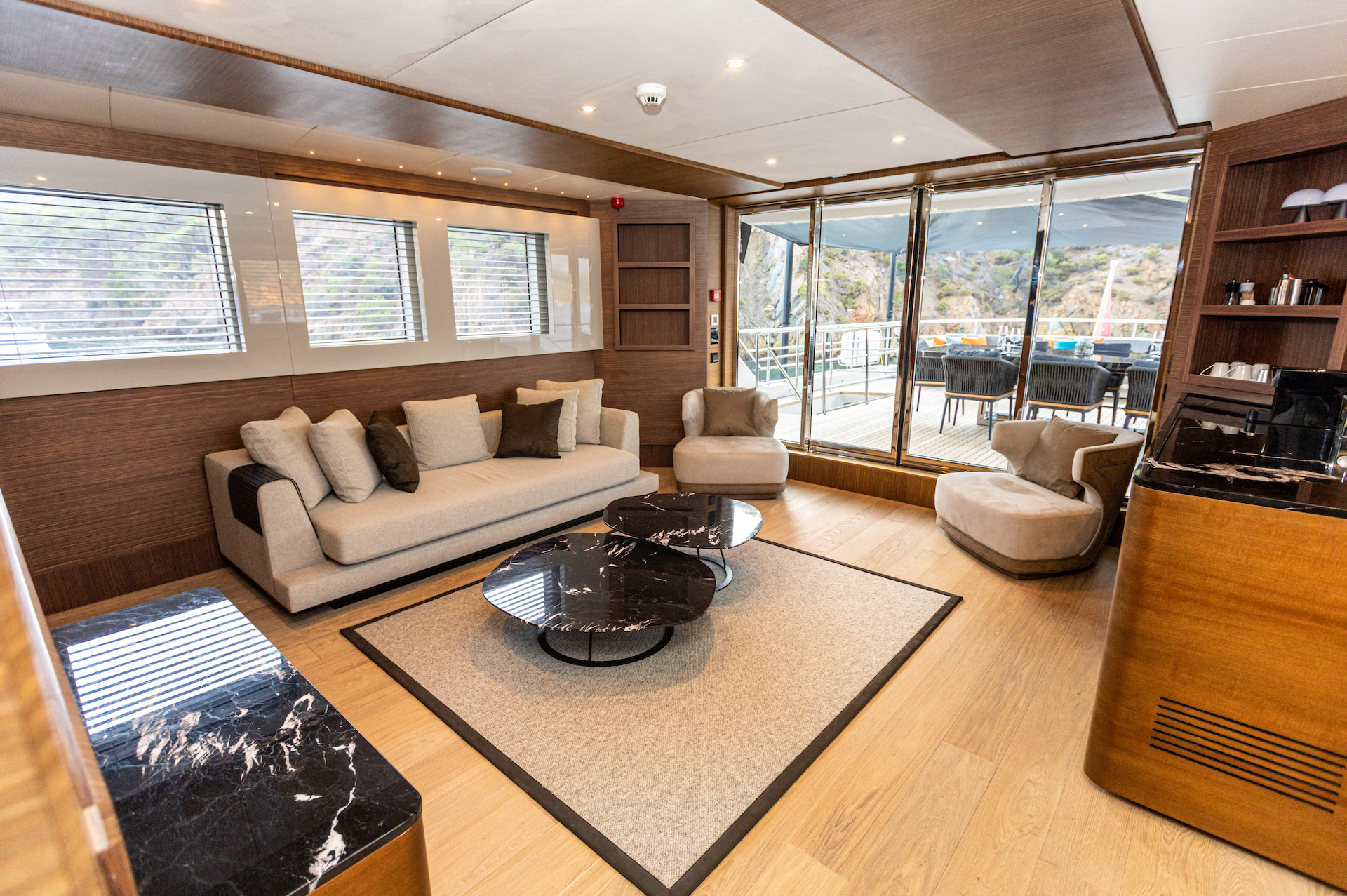yacht charter sky lounge Zeemar