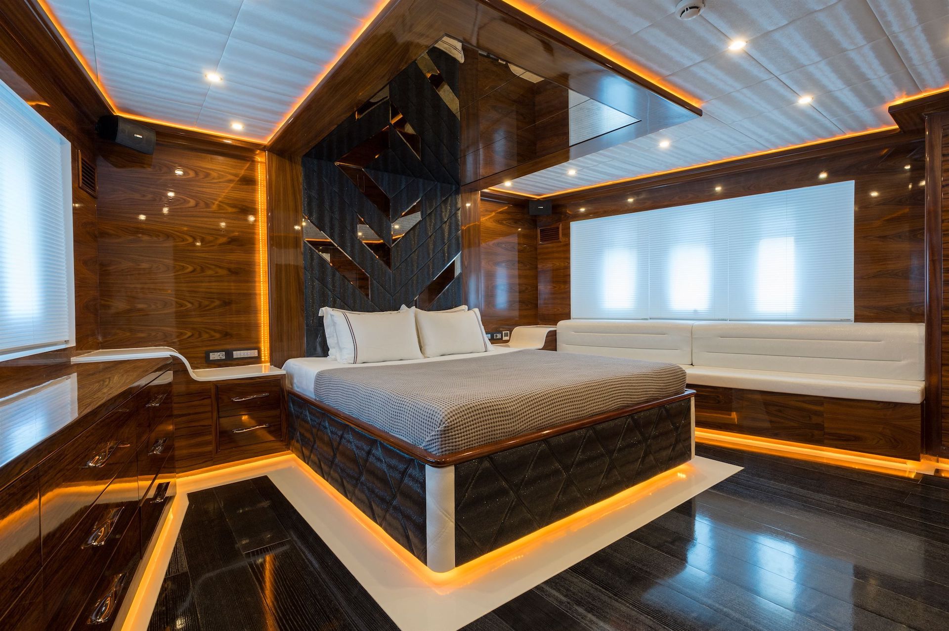 yacht charter Son of wind master cabin