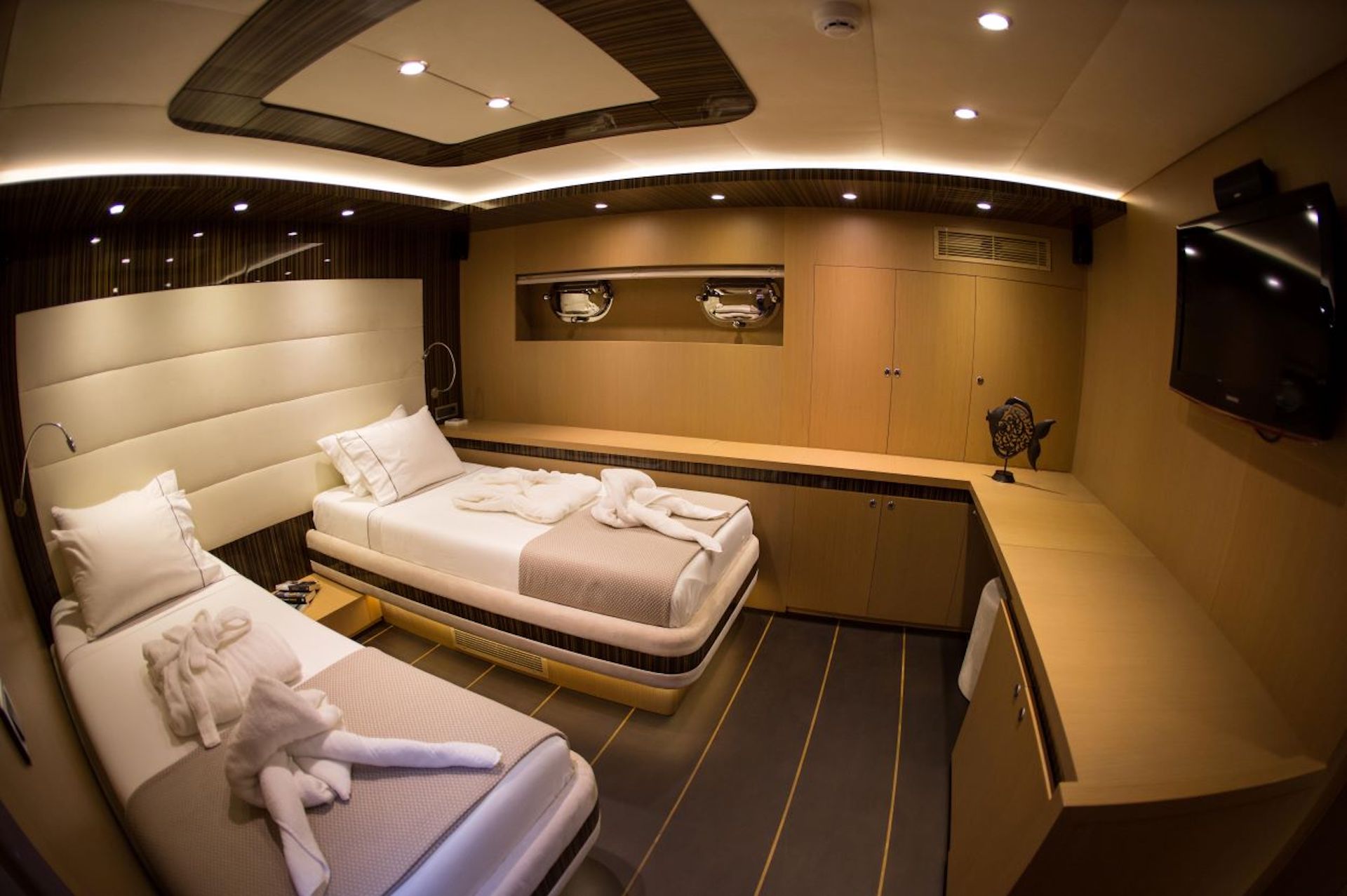 yacht charter twin cabin Le Pietre