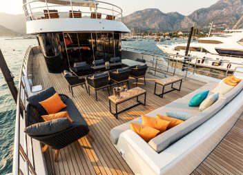 yacht charter Zeemar aft deck