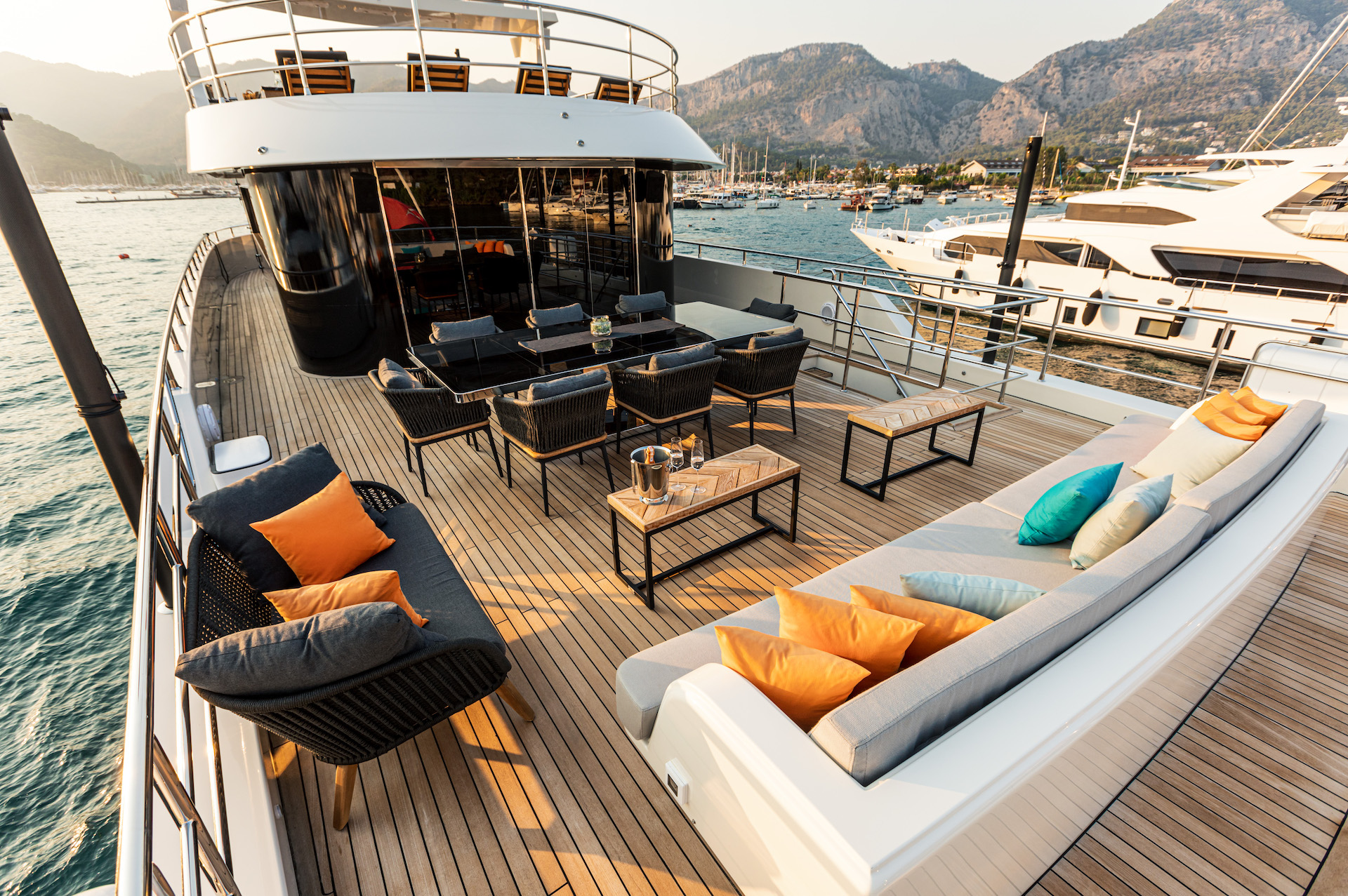 yacht charter Zeemar aft deck