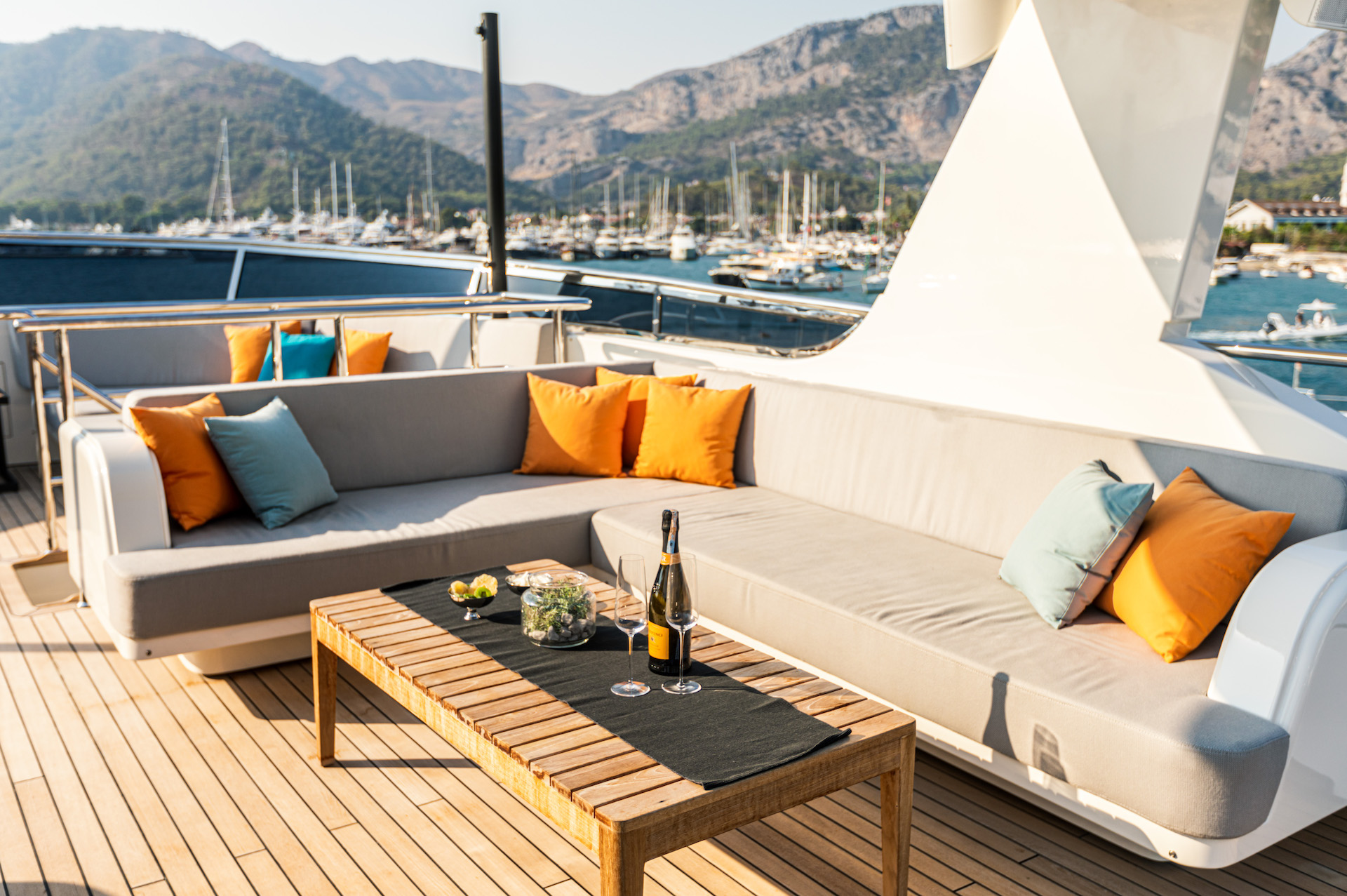 yacht charter Zeemar fly bridge seating