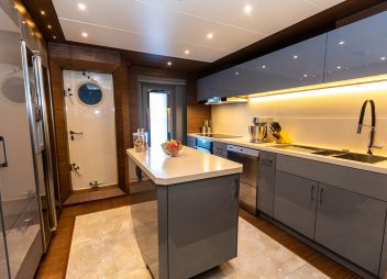 yacht charter Zeemar galley