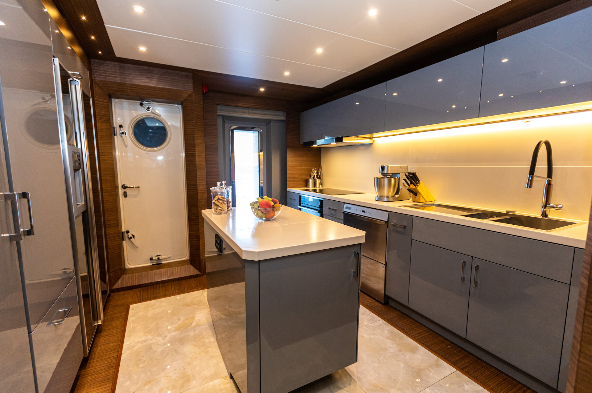 yacht charter Zeemar galley