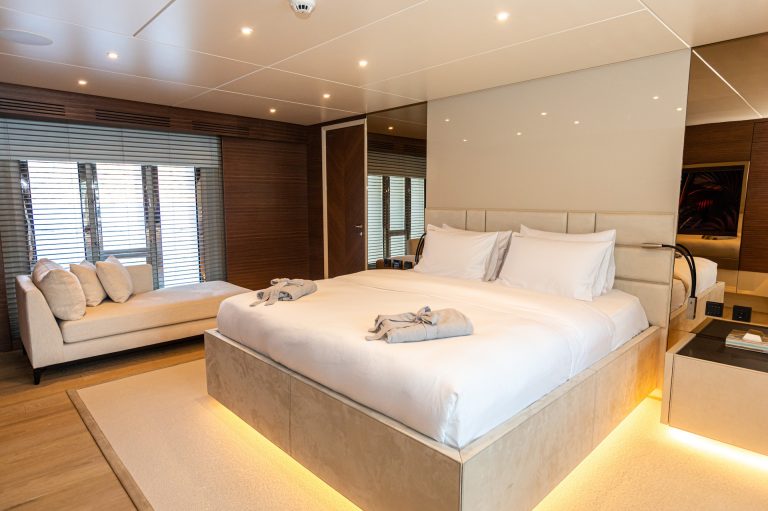 yacht charter Zeemar luxury cabin
