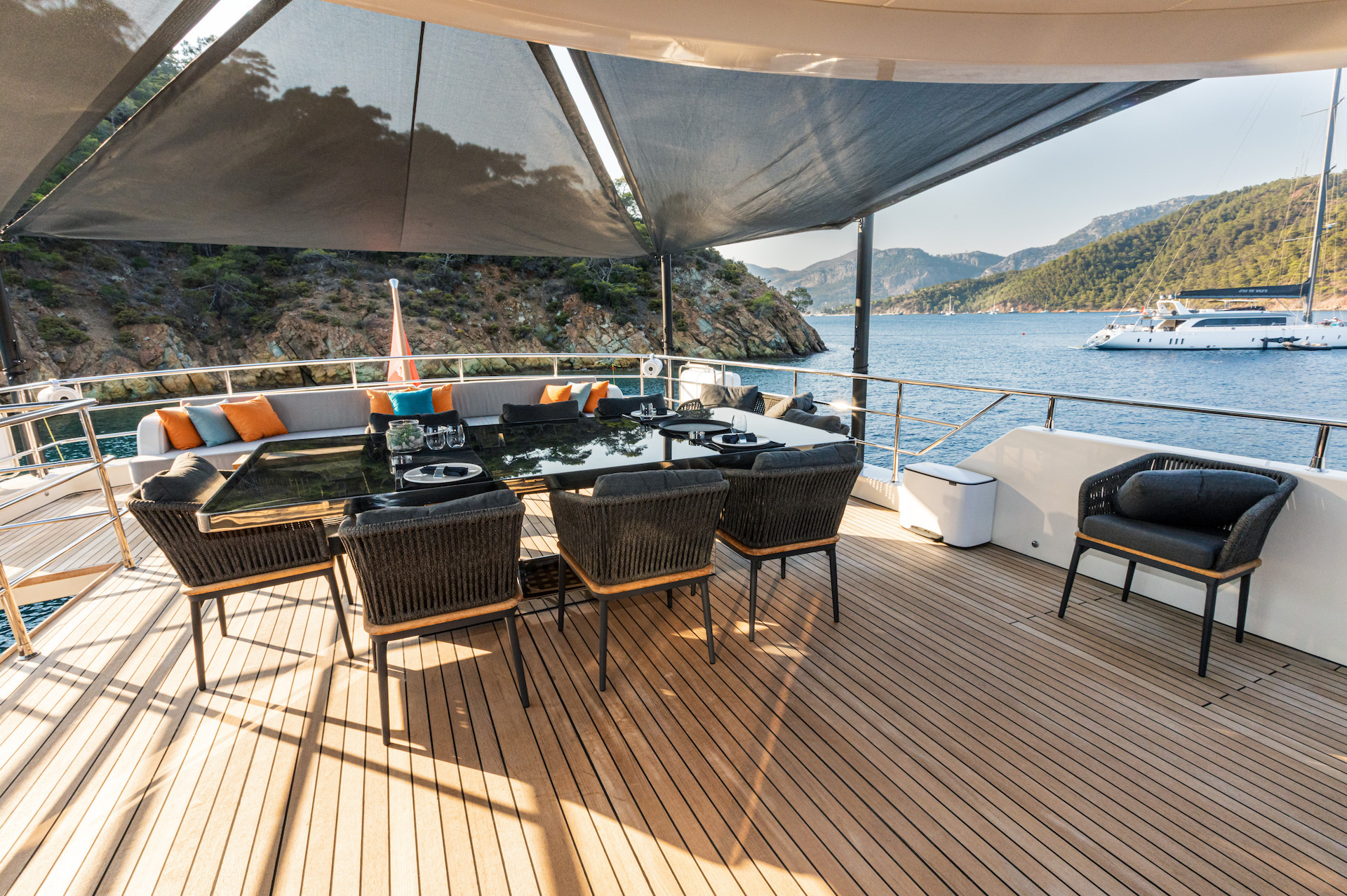 yacht charter Zeemar shaded seating