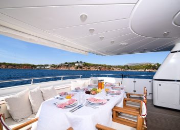 yacht charter Zen al fresco dining