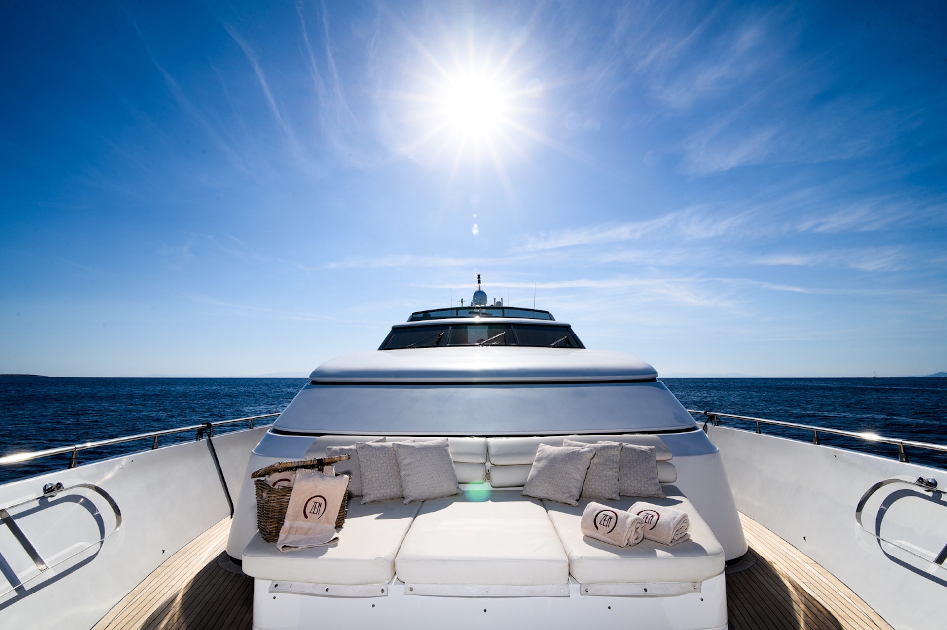 yacht charter Zen bow seating