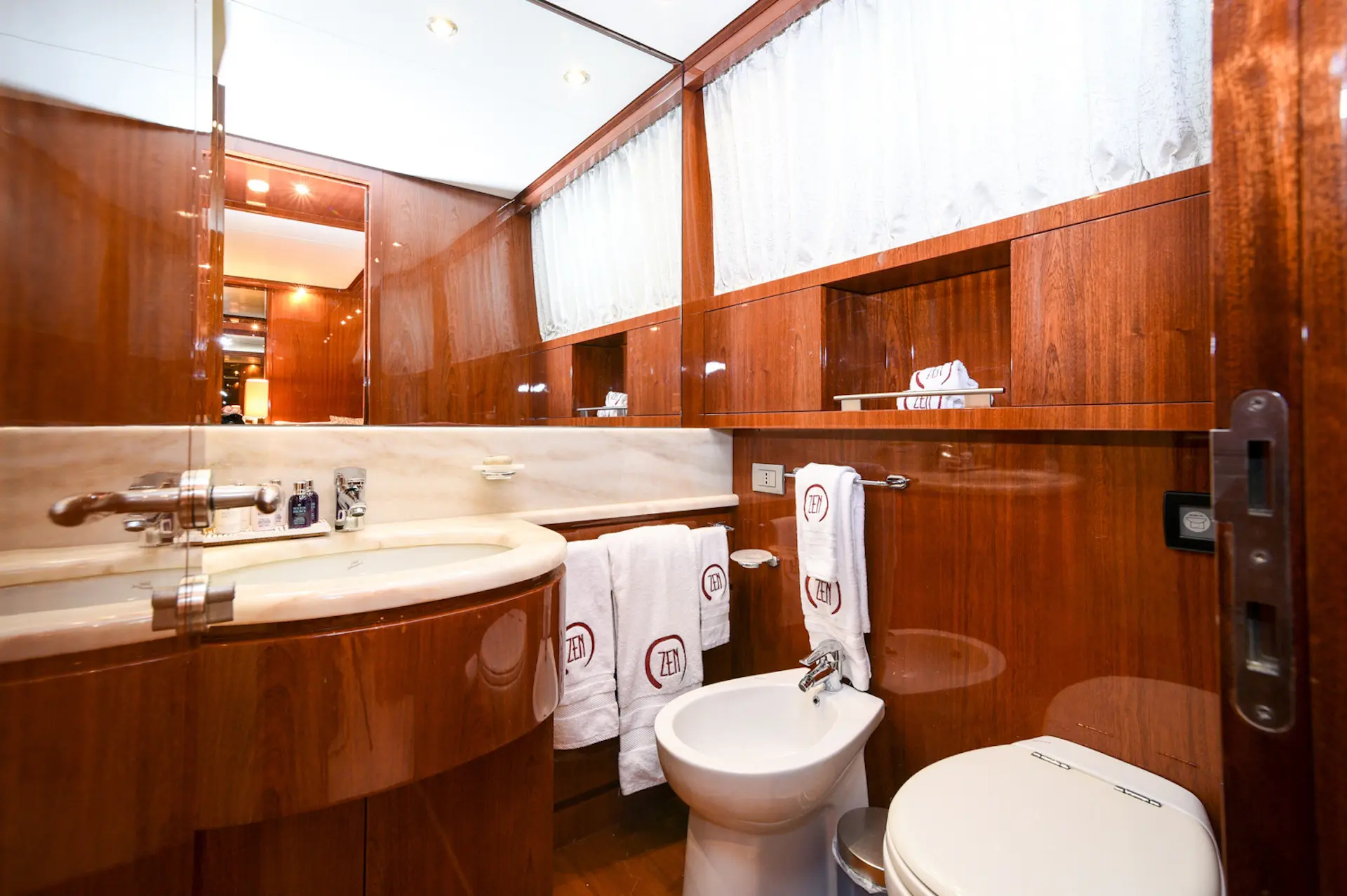 yacht charter Zen en suite
