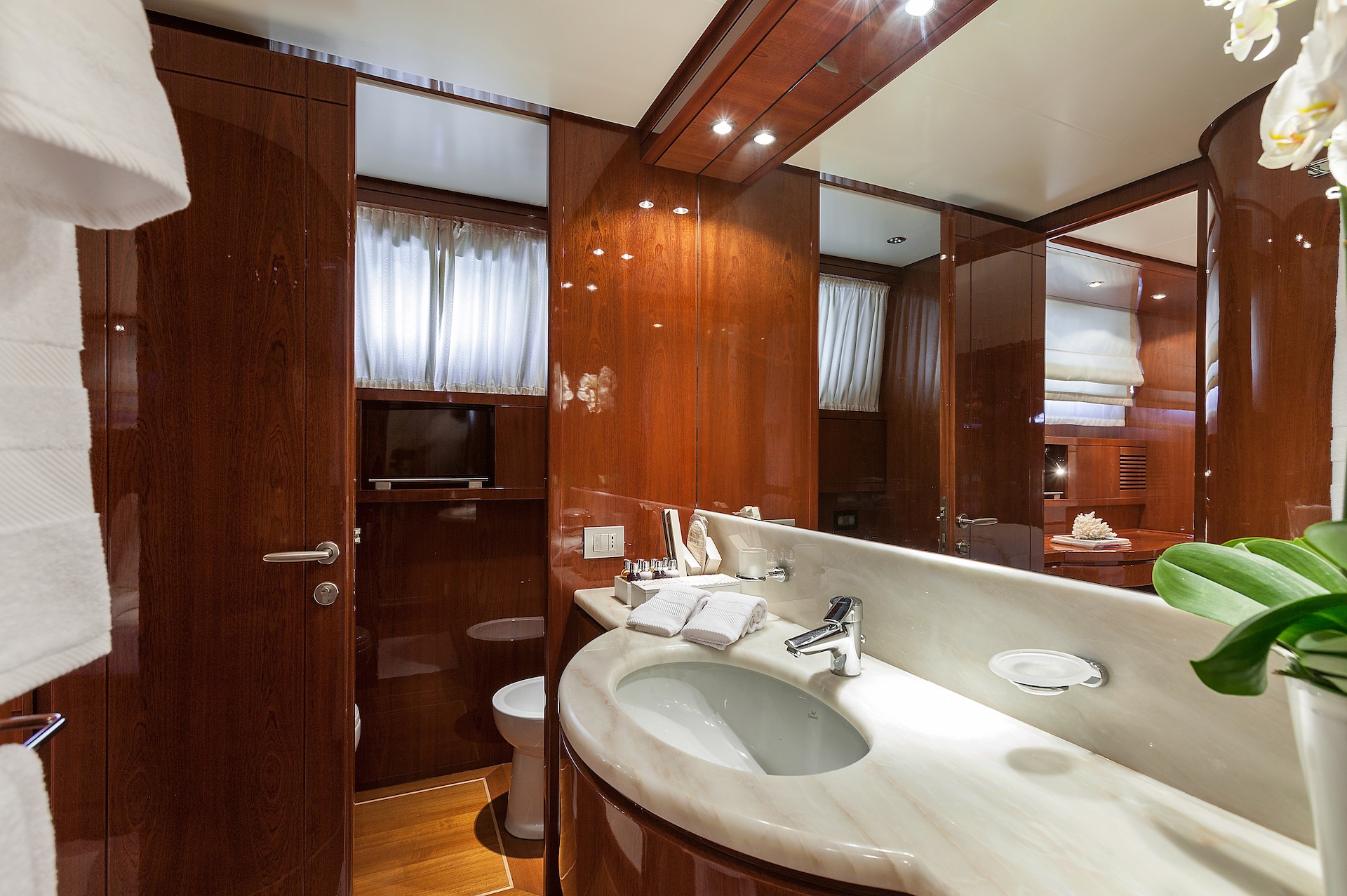 yacht charter Zen master bathroom