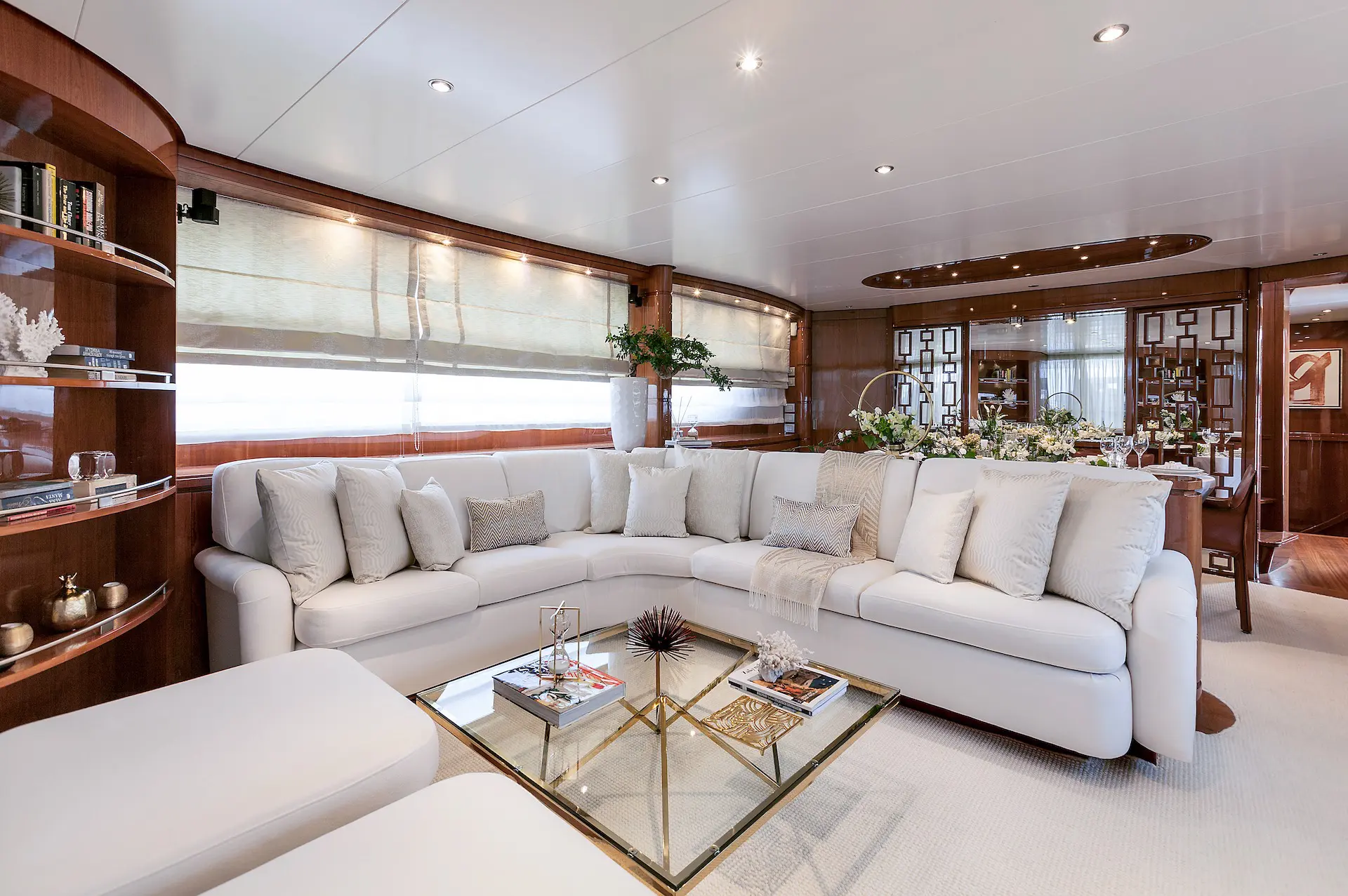 yacht charter Zen saloon