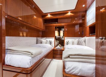 yacht charter Zen twin cabin