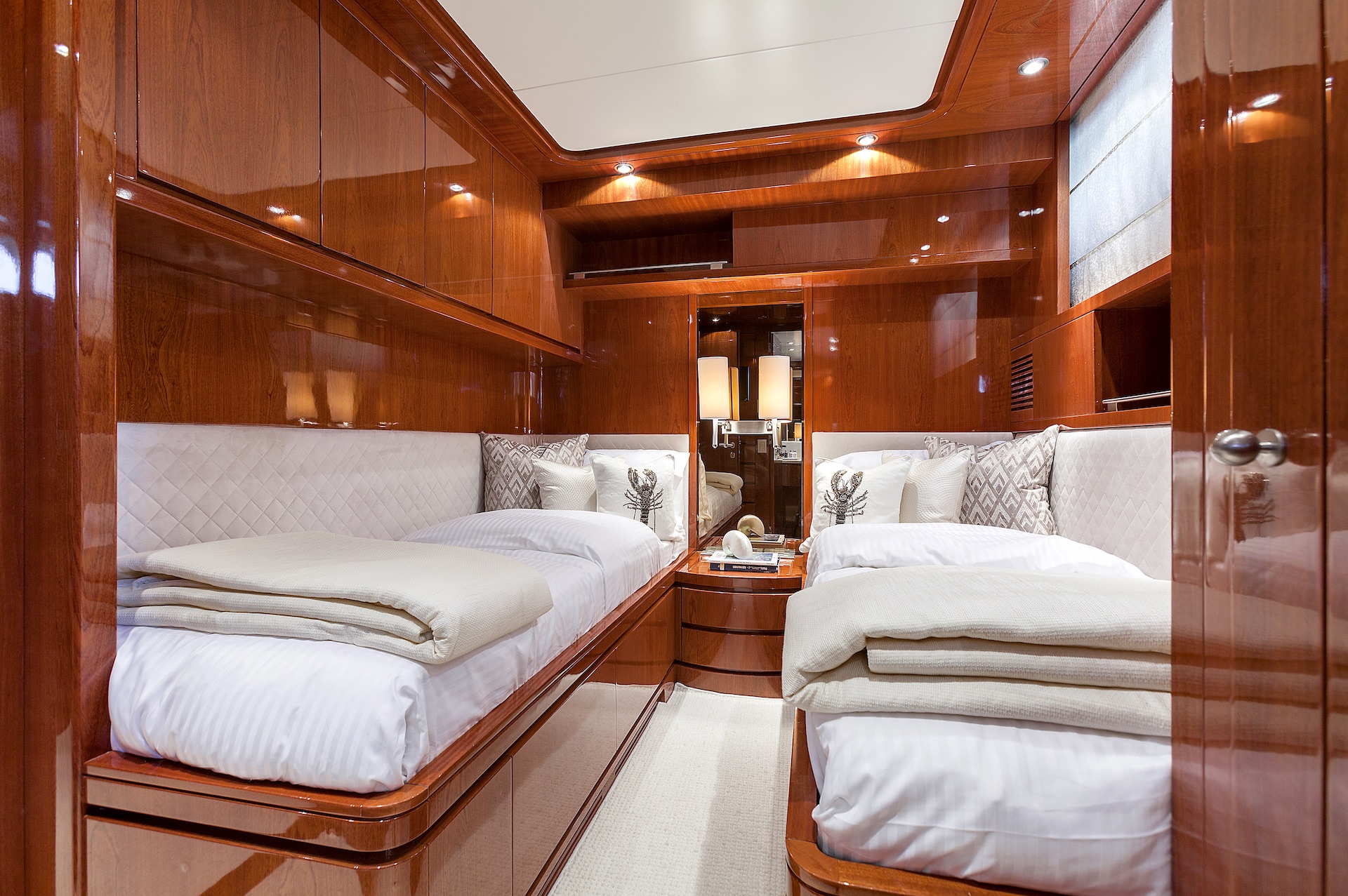 yacht charter Zen twin cabin