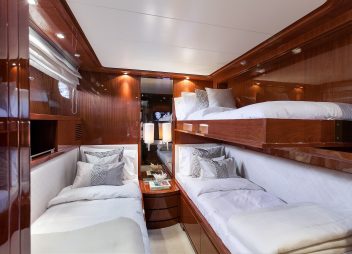 yacht charter Zen twin pullman cabin