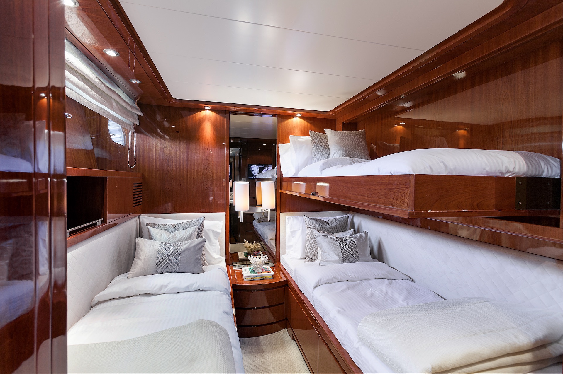 yacht charter Zen twin pullman cabin