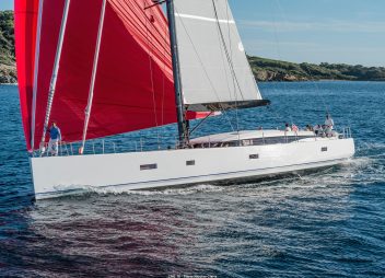 yacht charter Aenea