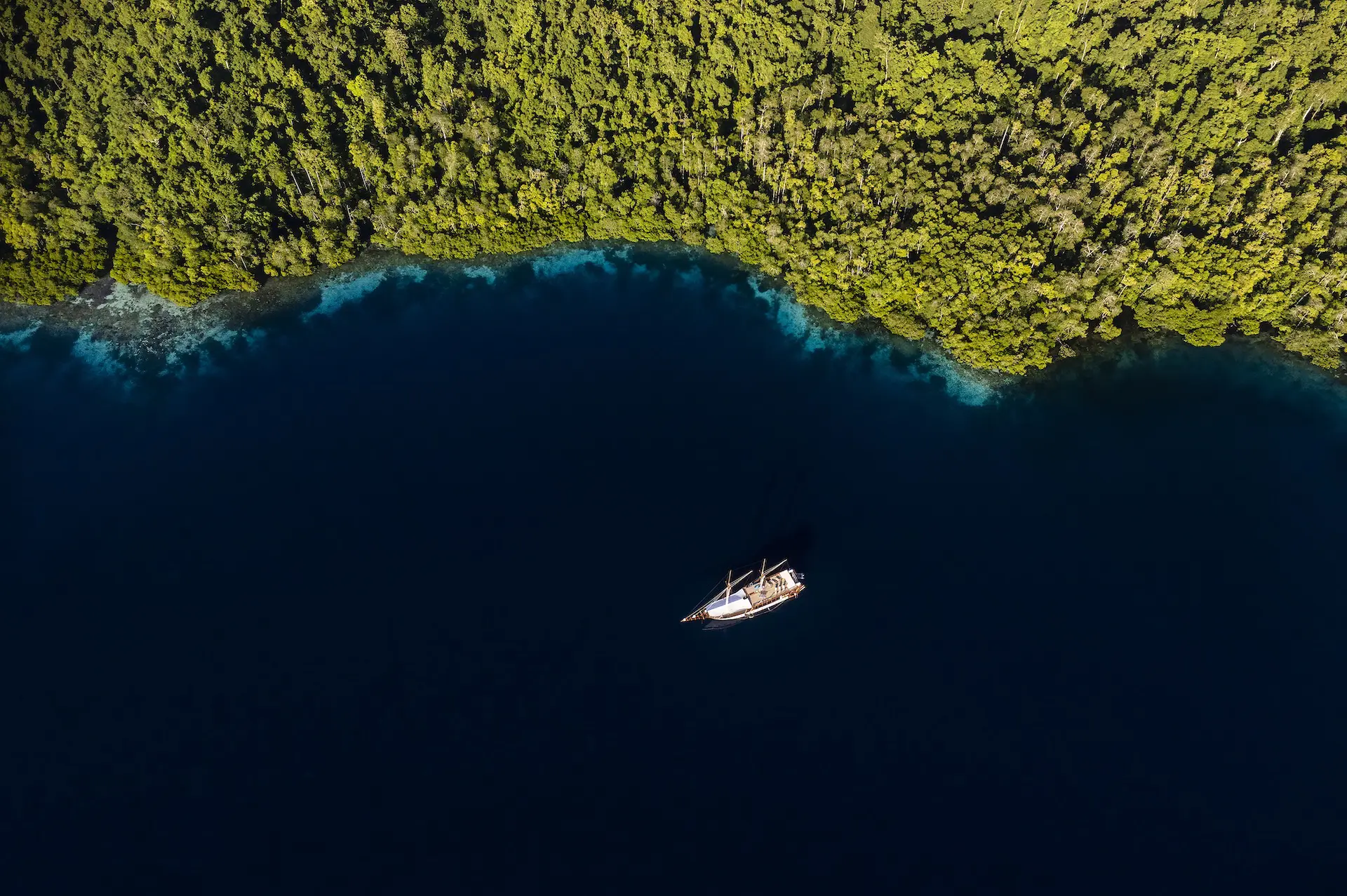 Luxury yacht charter Majik Indonesia