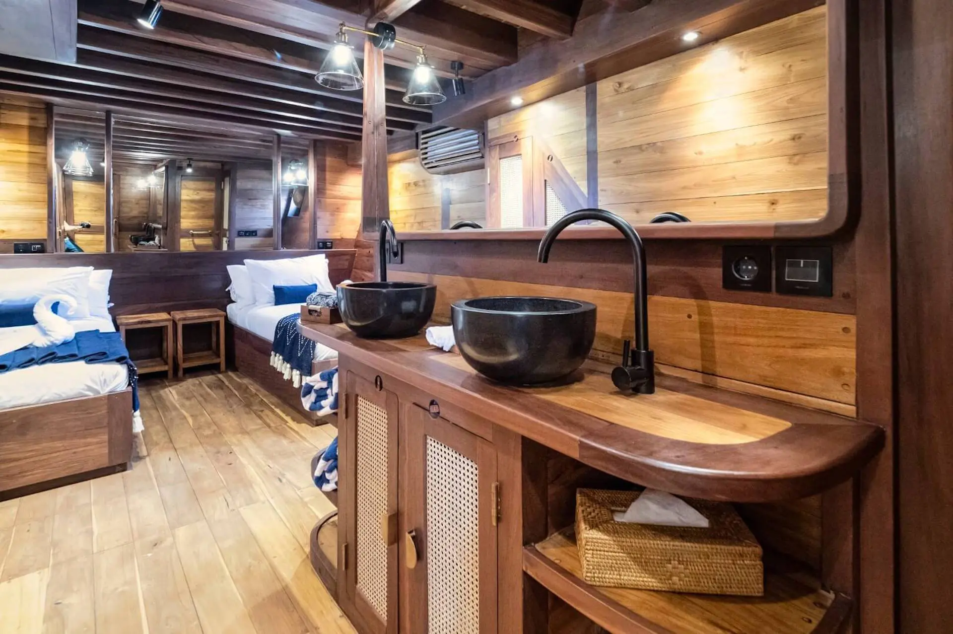 crewed yacht charter Majik deluxe cabin