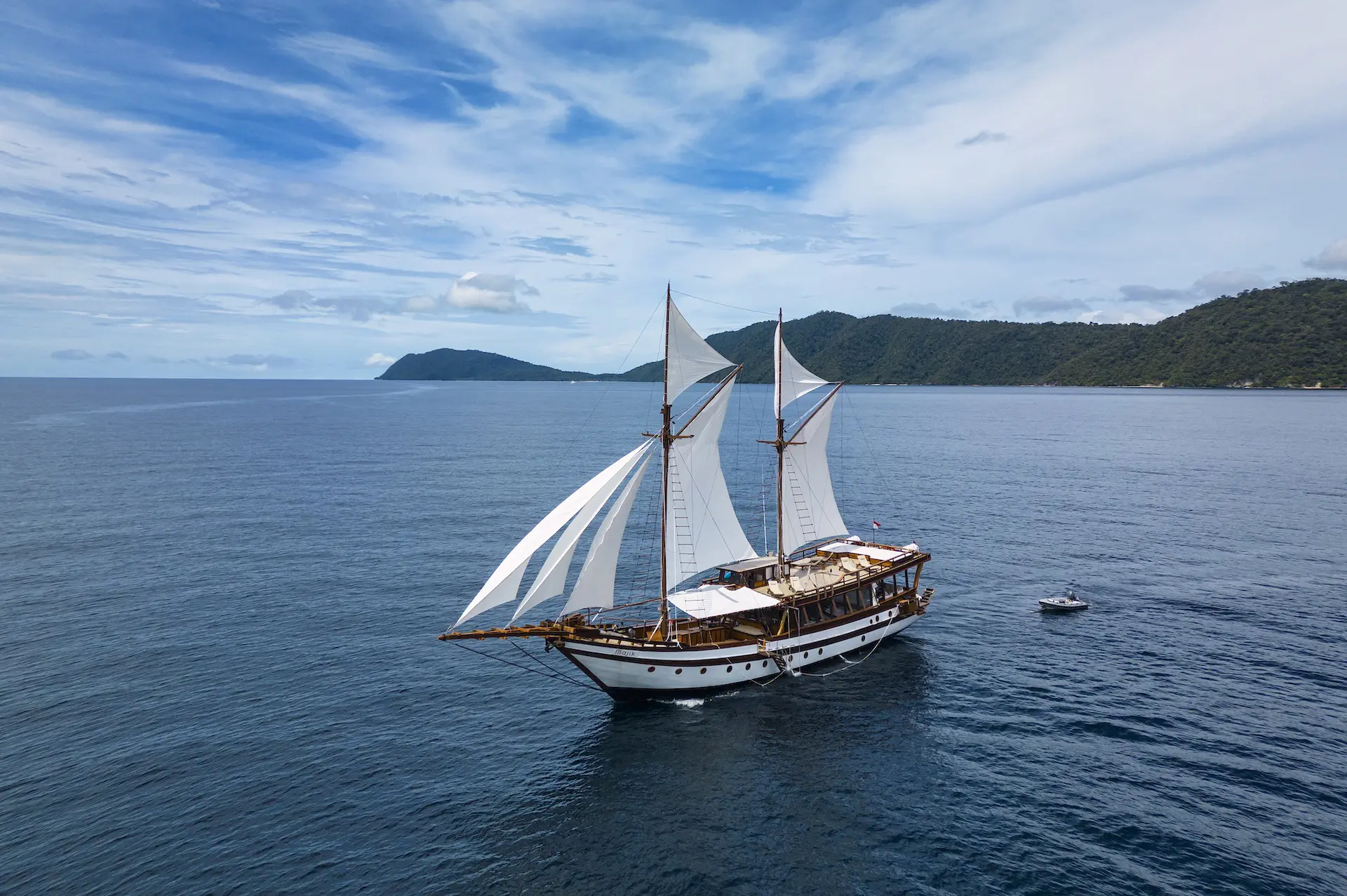 crewed yacht charter Majik Indonesia