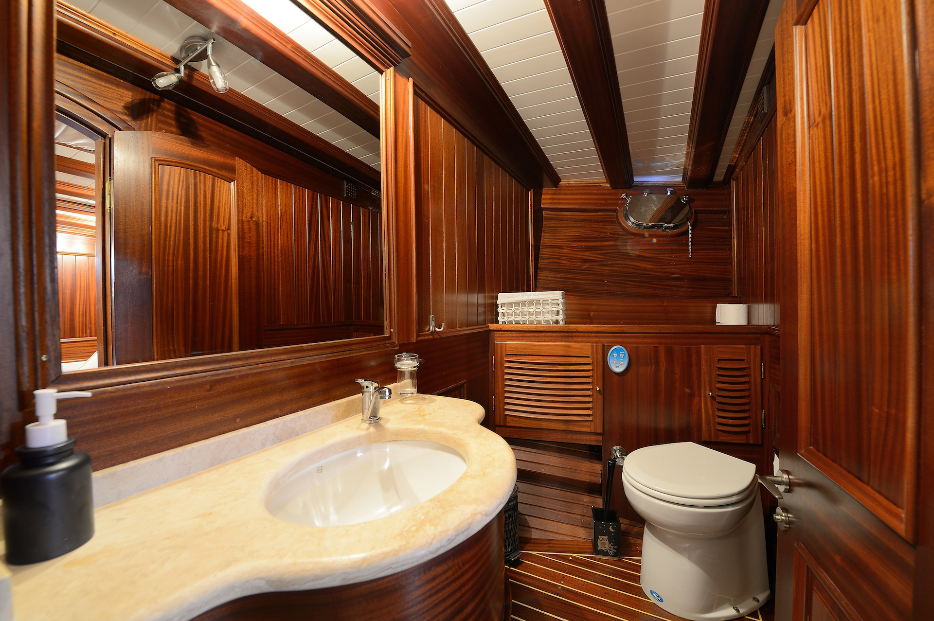 gulet yacht charter Zephyria II ensuite