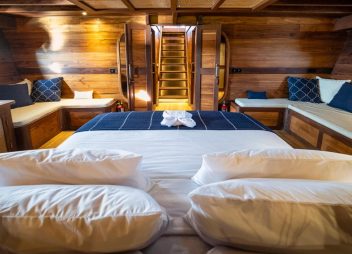 Indonesia crewed yacht charter Majik master cabin
