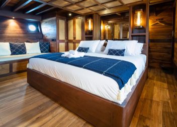 Indonesia yacht charter Majik luxury cabin