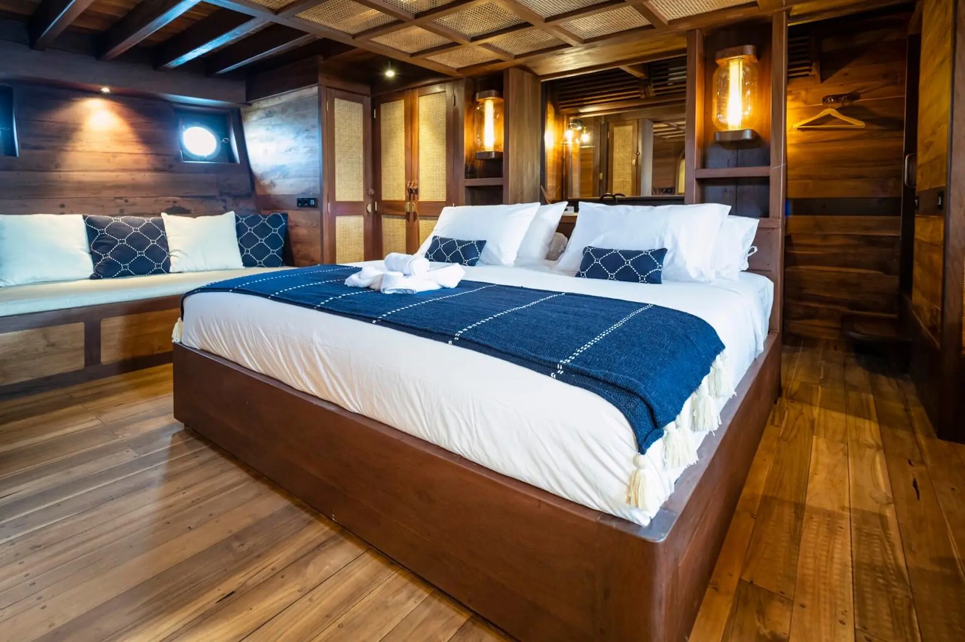 Indonesia yacht charter Majik luxury cabin