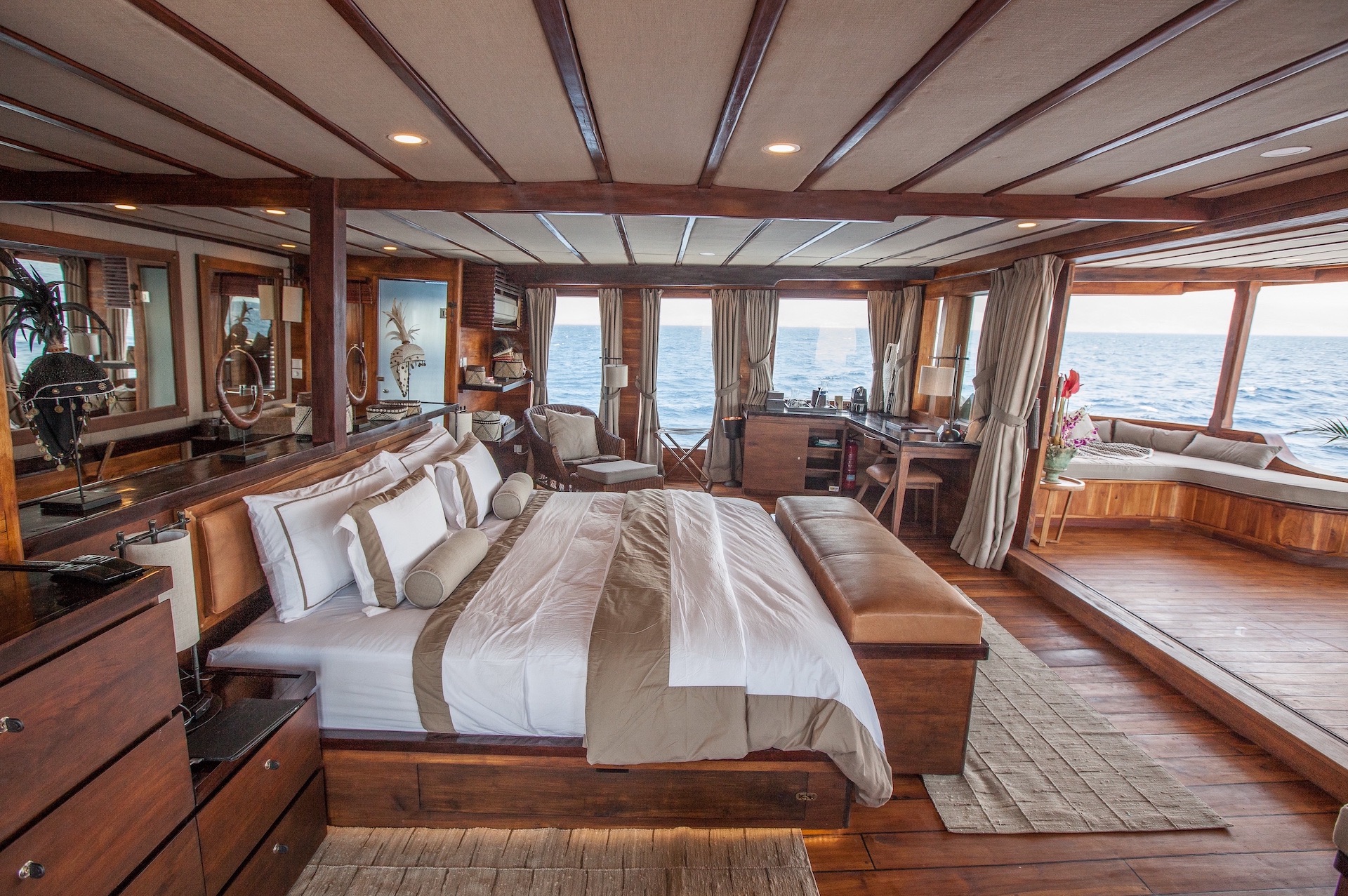 Indonesia yacht charter Prana grand suite cabin