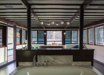 Indonesia yacht charter Vela owners suite