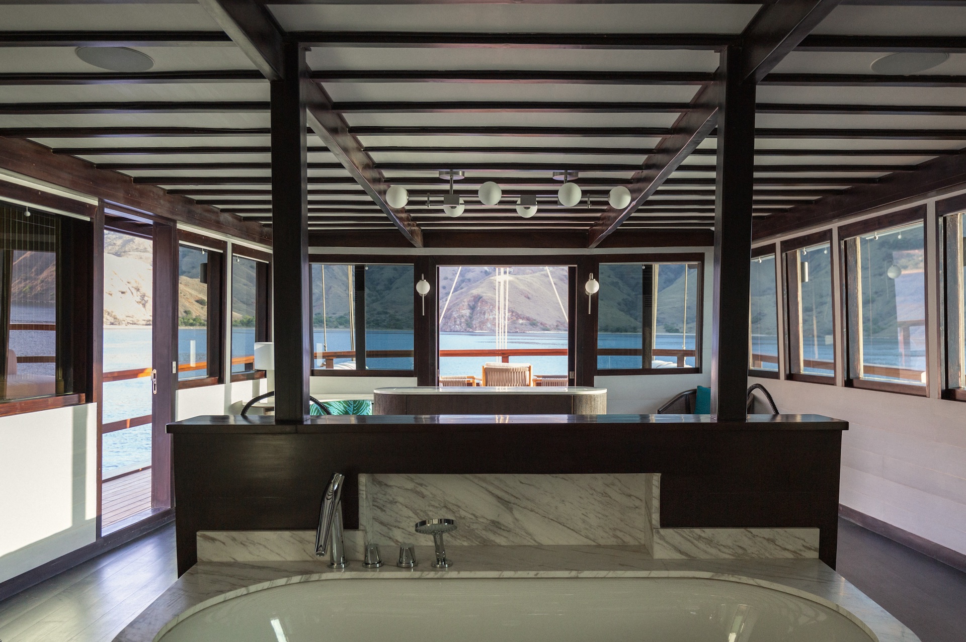 Indonesia yacht charter Vela owners suite