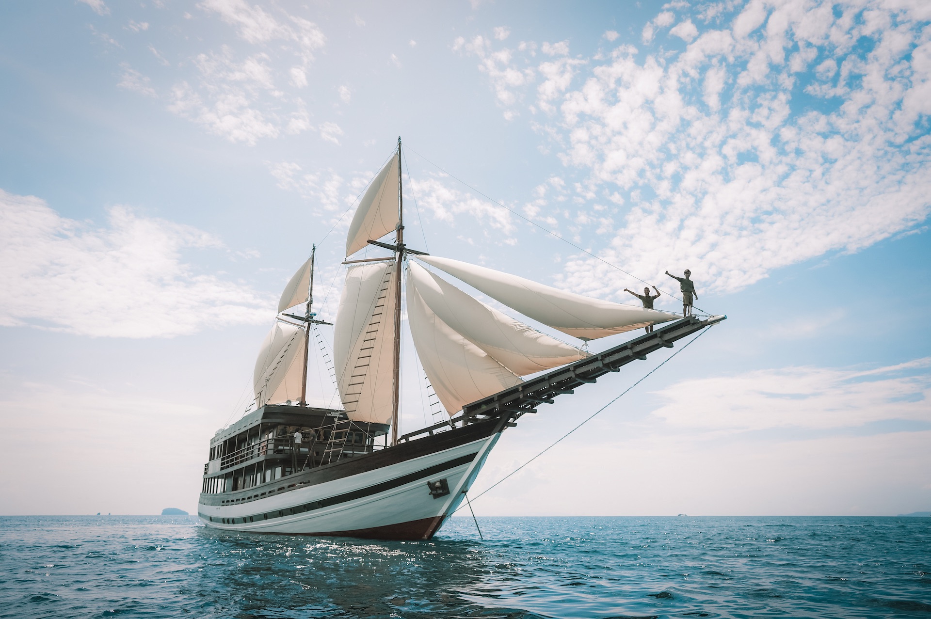 luxury crewed yacht charter Samsara Samudera