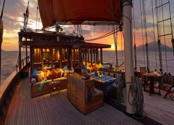 luxury yacht charter Si Datu Bua deck