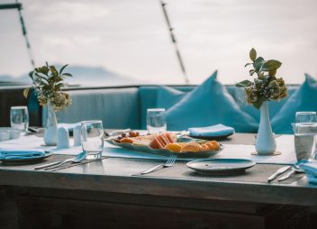 luxury yacht charter dining Samsara Samudera