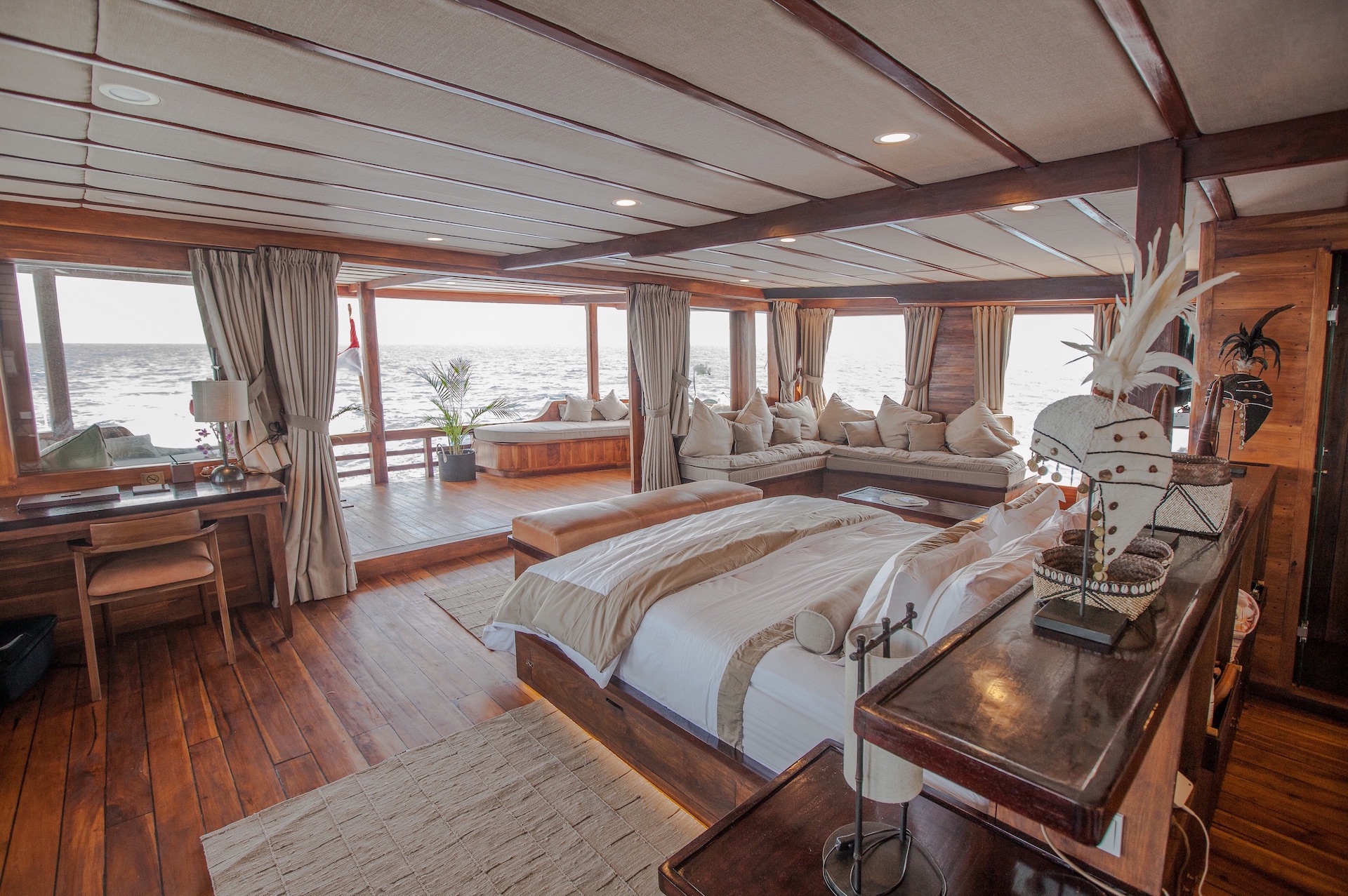 Prana yacht charter grand suite