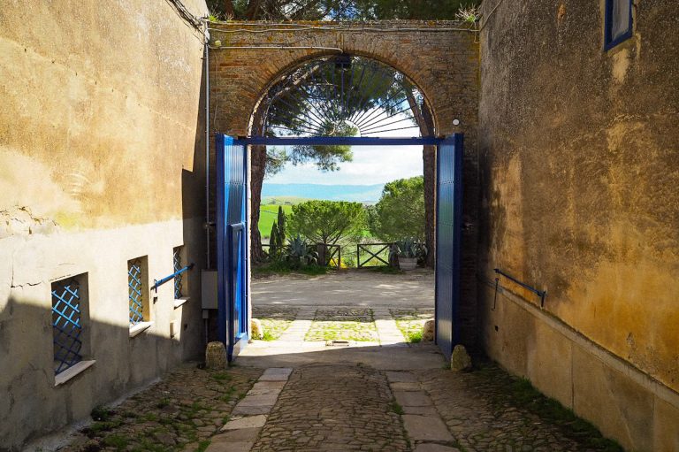 Sicilian cookery school courtyard