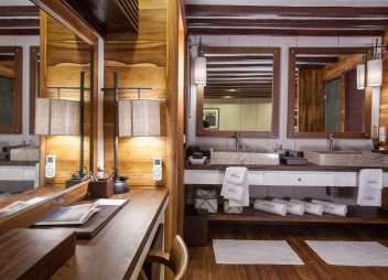 yacht charter Indonesia Prana bathroom