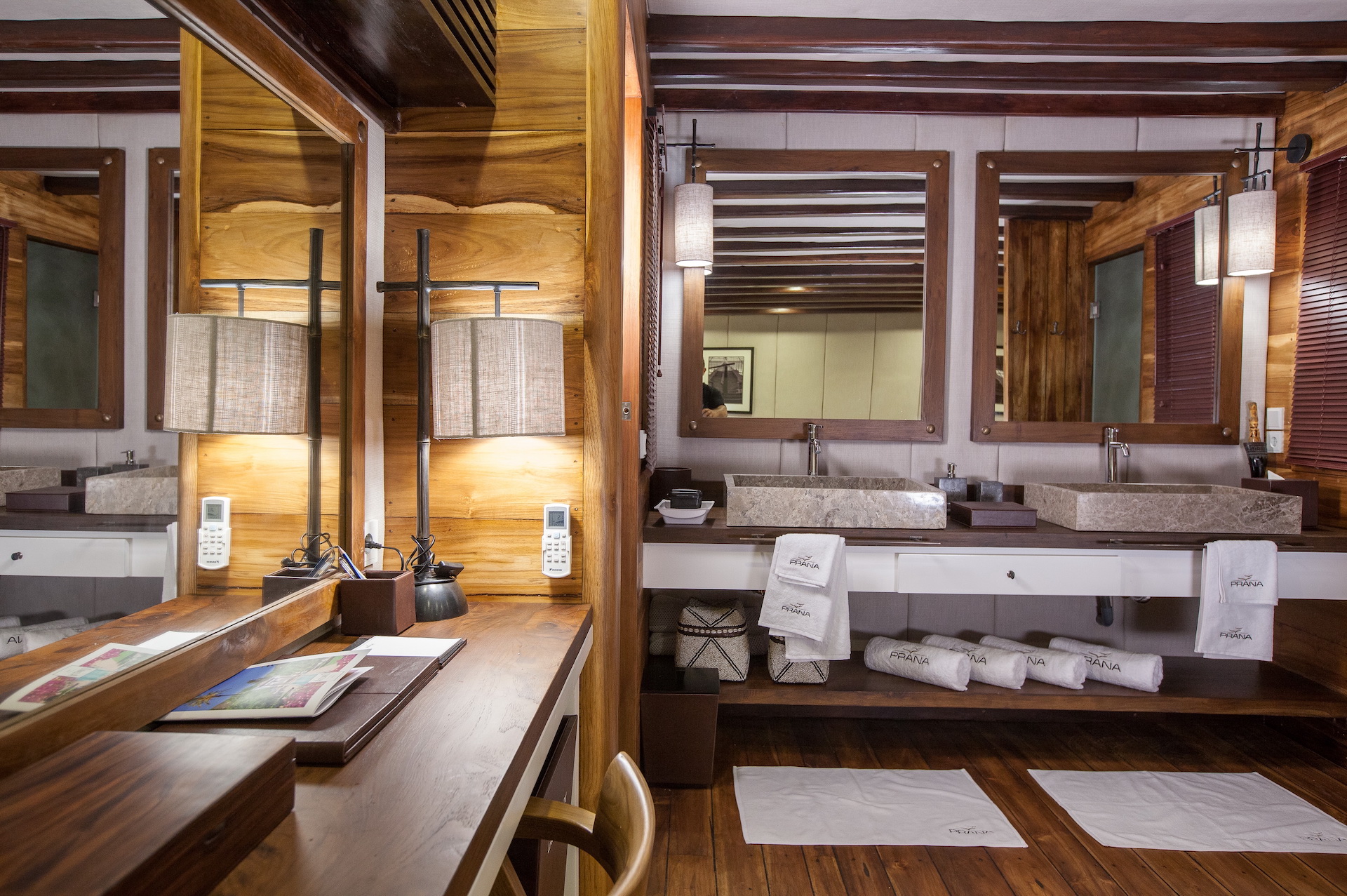 yacht charter Indonesia Prana bathroom