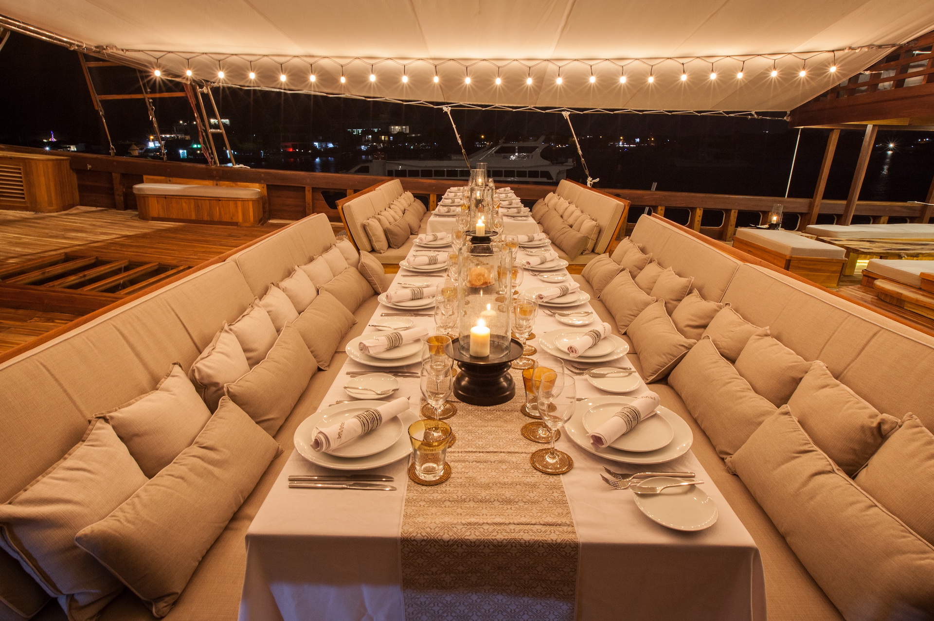 yacht charter Indonesia Prana dining