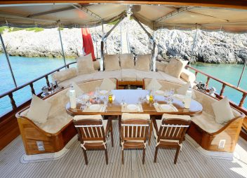 yacht charter Turkey Zephyria II aft deck