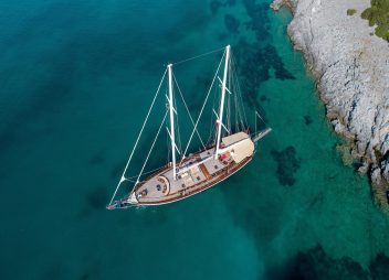 yacht charter Zephyria II from above