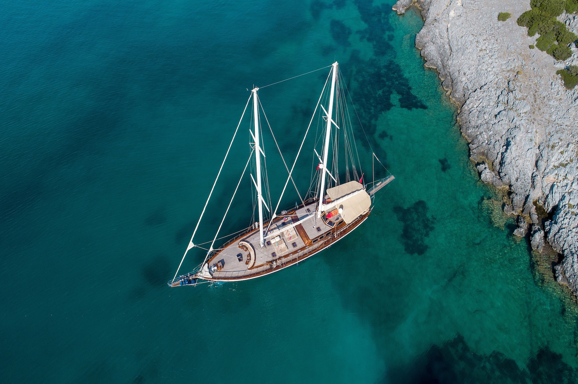 yacht charter Zephyria II from above