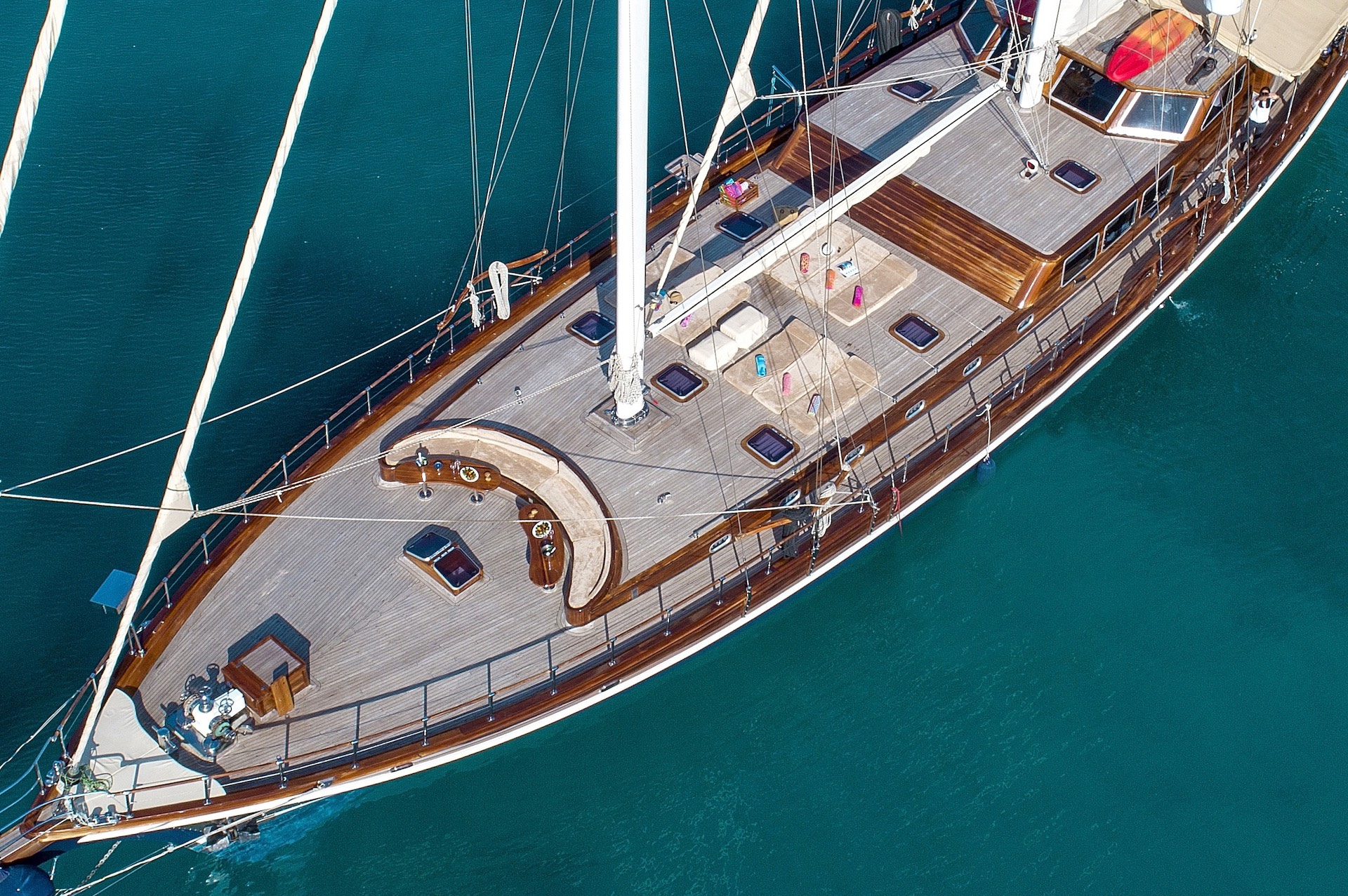 yacht charter Zephyria II deck