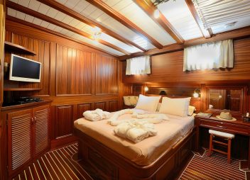 yacht charter Zephyria II double cabin