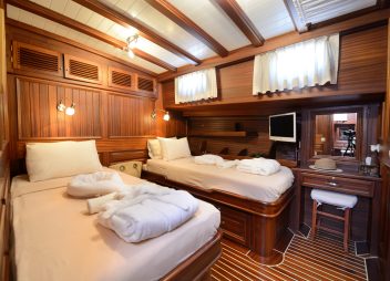 yacht charter Zephyria II guest twin cabin