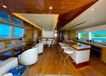 crewed yacht charter Sea Glass saloon