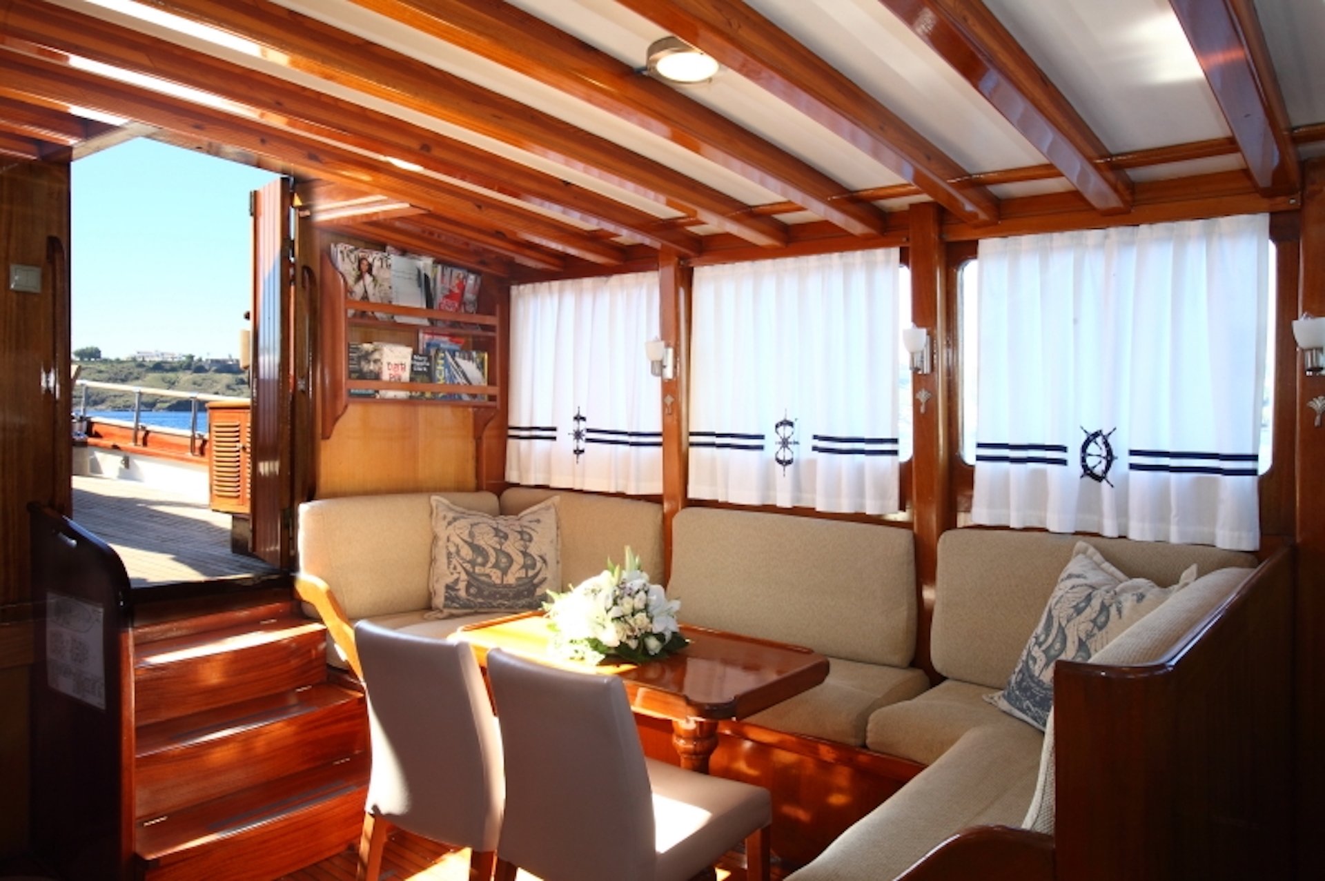 gulet yacht charter Kaya Guneri V seating