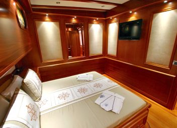 luxury yacht charter Kaya Guneri V double cabin
