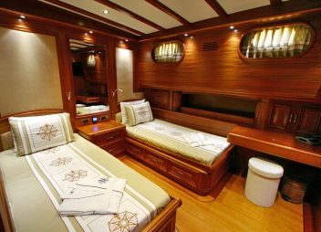 luxury yacht charter Kaya Guneri V twin cabin
